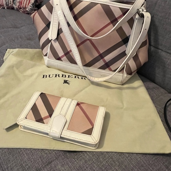 Burberry Cream and White Shoulder Bag with Iconic Check Pattern - Picture 1 of 5